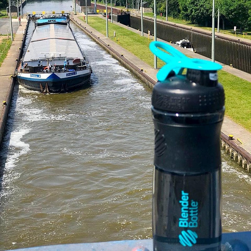 Спортивная бутылка-шейкер BlenderBottle SportMixer 20oz/590ml Black/Teal (ORIGINAL)